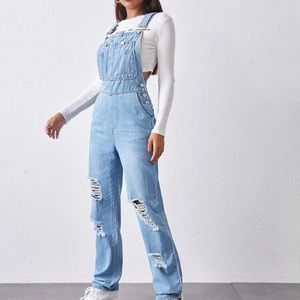 Brand New Romwe distressed light wash overalls